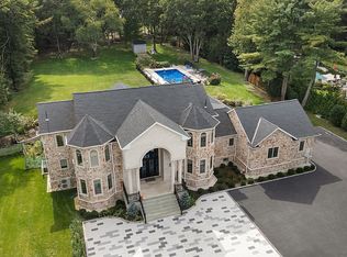 265 Laurel Ln, Syosset, NY 11791