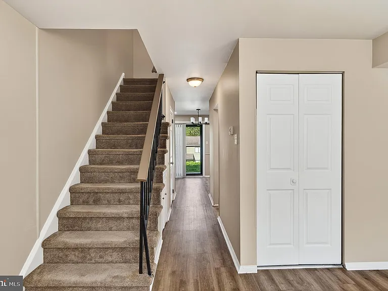 803 Valley Dr — Photo 7