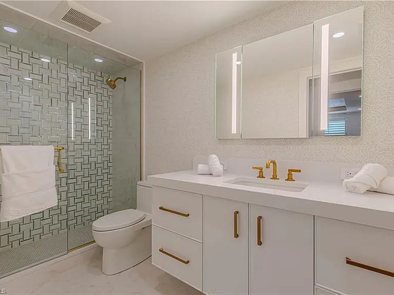 320 14th Ave S #320E — Photo 17