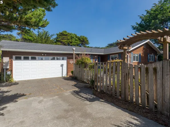 665 Edison Ave SW, Bandon, OR 97411