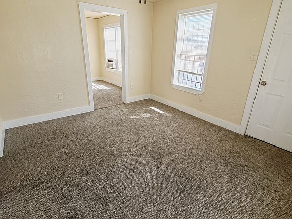 5th image of 704 1/2 SW Summit Ave