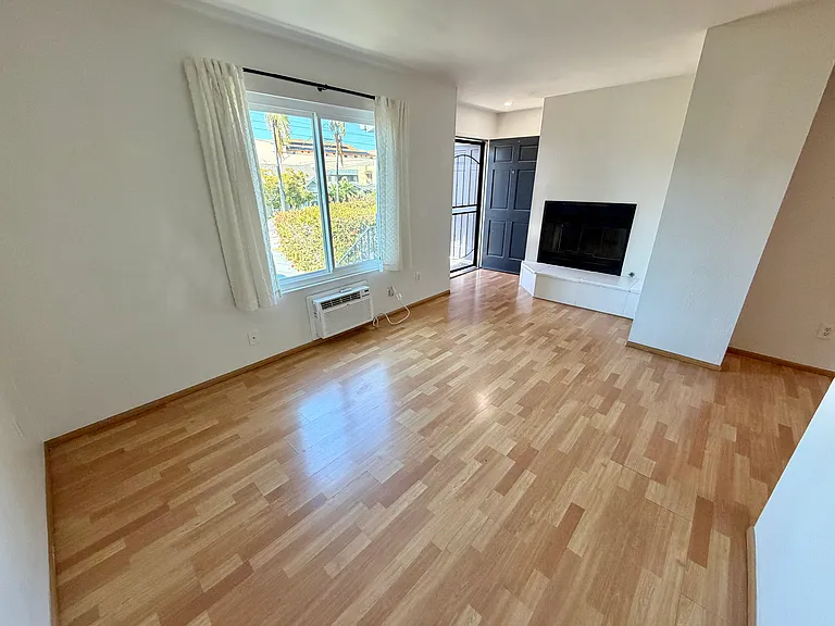 4495 North Ave #4 — Photo 3