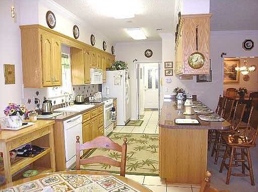 GOURMET KITCHEN W/SITTING BAR AREA!