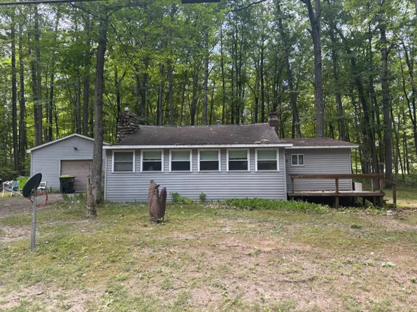2215 W Higgins Lake Dr, Roscommon, MI 48653