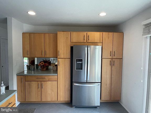 3rd image of 1403 Birch Ln