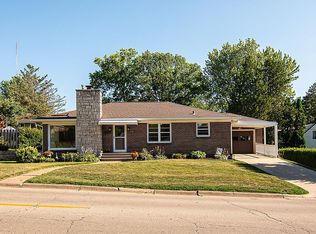 2725 Hillcrest Rd, Dubuque, IA 52001