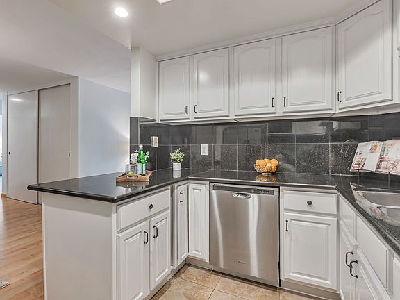 4th image of 1031 Crestview Dr APT 316
