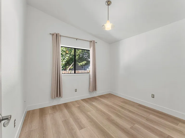 145 Summerset Dr — Photo 20