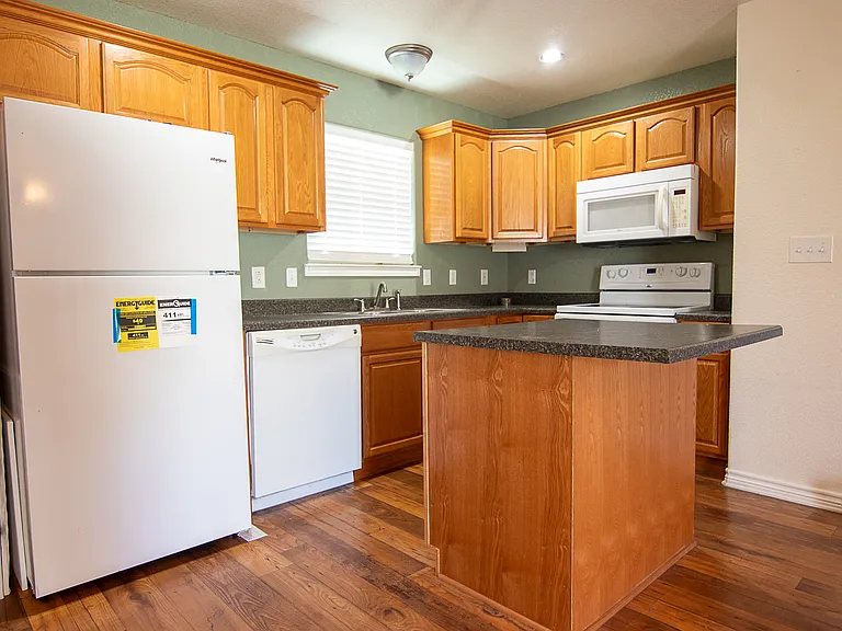 655 Mitchell St — Photo 2