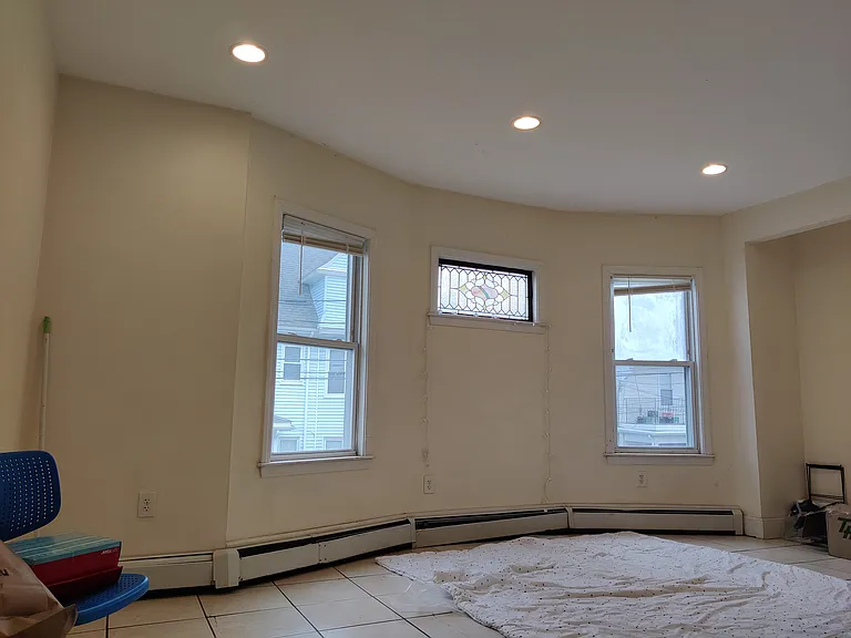 77 Fairbanks St #2 — Photo 4