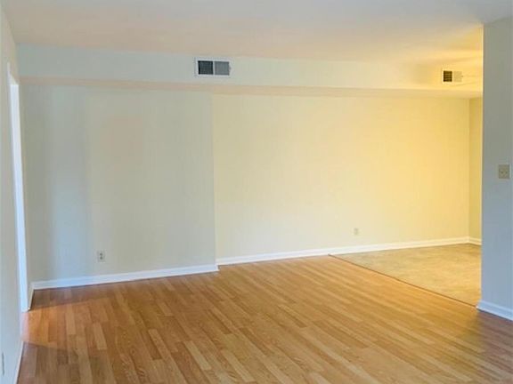 4th image of 515 E Elmwood Ave #210