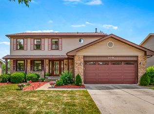 709 Partridge Dr, Schaumburg, IL 60193