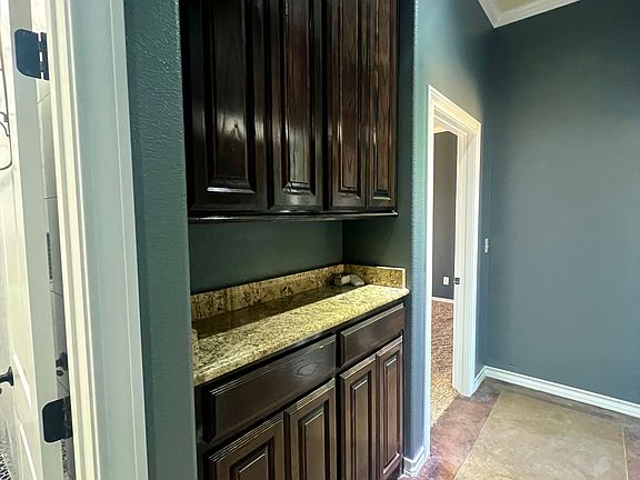 4th image of 1108 E Dormard Ave