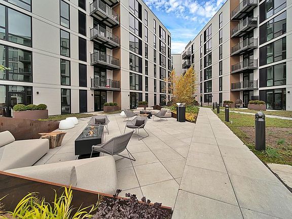 4th image of 2100 N Elston Ave #503