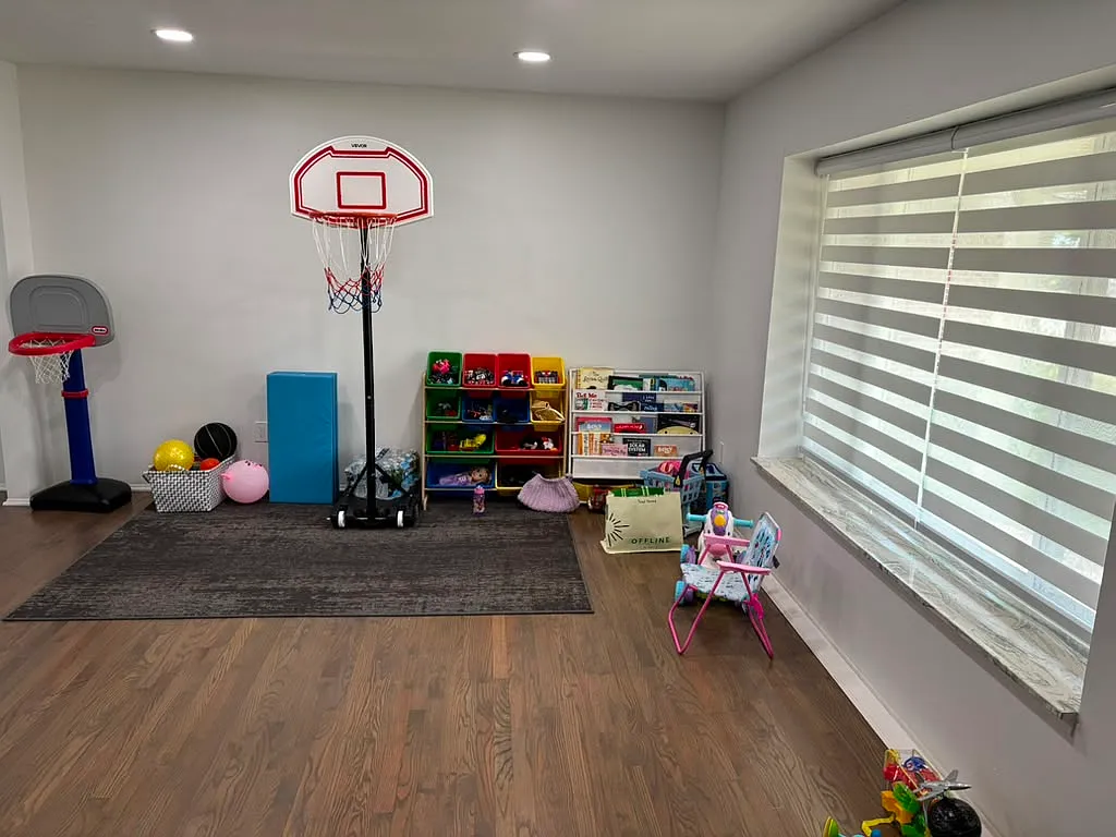 4 bed, 2366 sqft, $3,200 — Photo 3