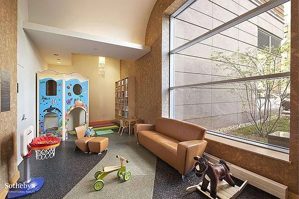 Sold by Sotheby's International Realty | media 16