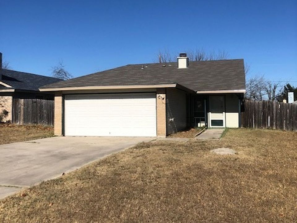 1st image of 2203 Carousel Dr