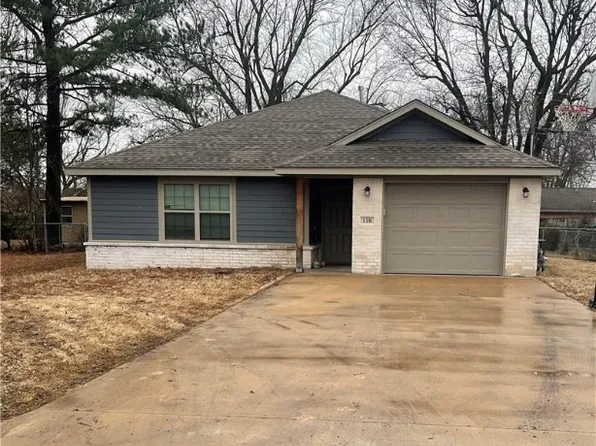 119 Pleasant Ave, Gentry, AR 72734