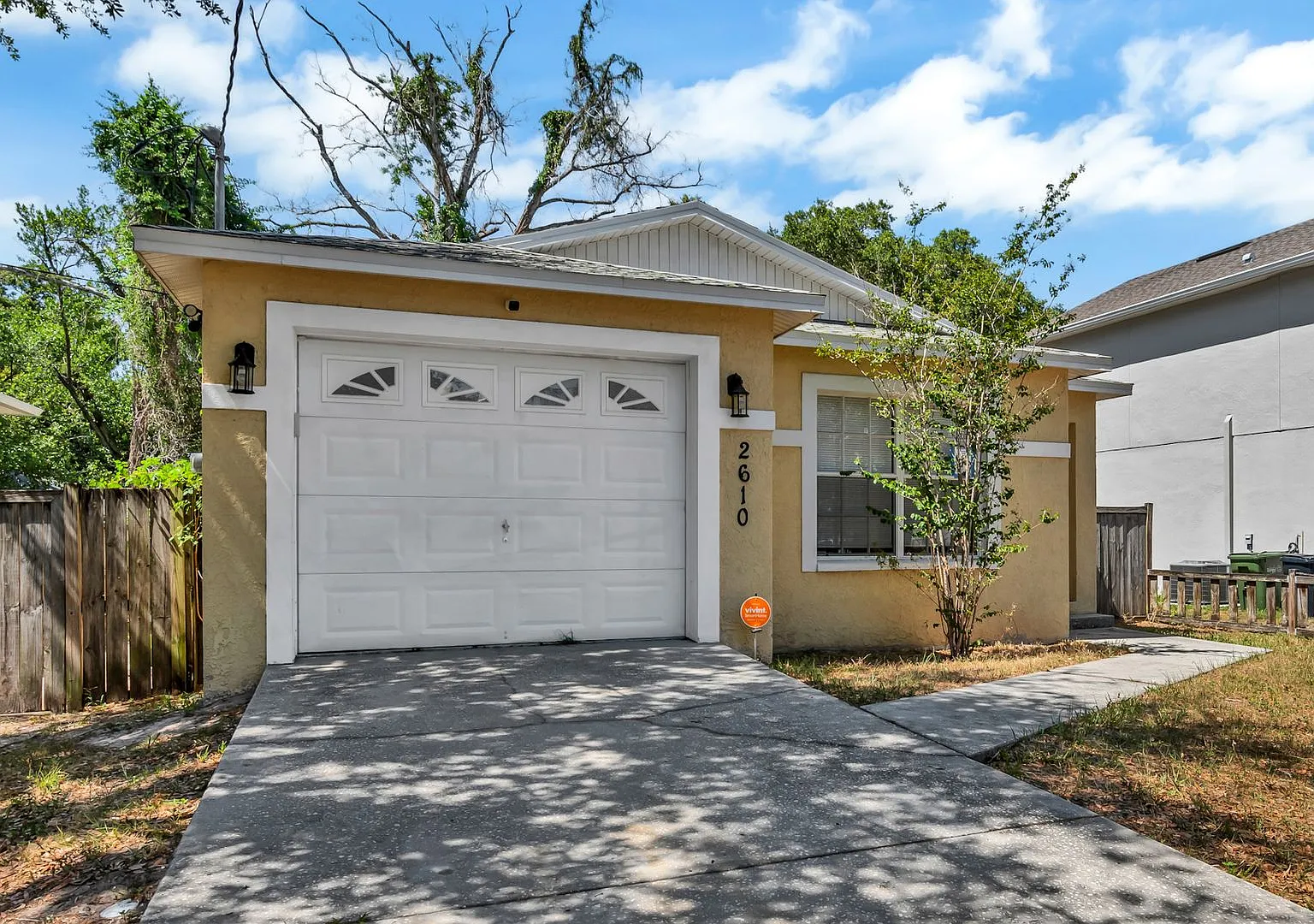 Move In Specialbeautiful 3 Bedroom Home — Photo 2