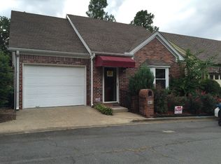 40 Foxcroft Village Dr, Little Rock, AR 72227