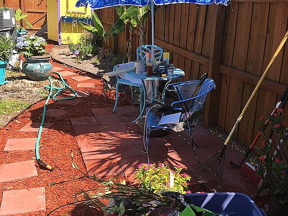 Tea garden- side yard garden