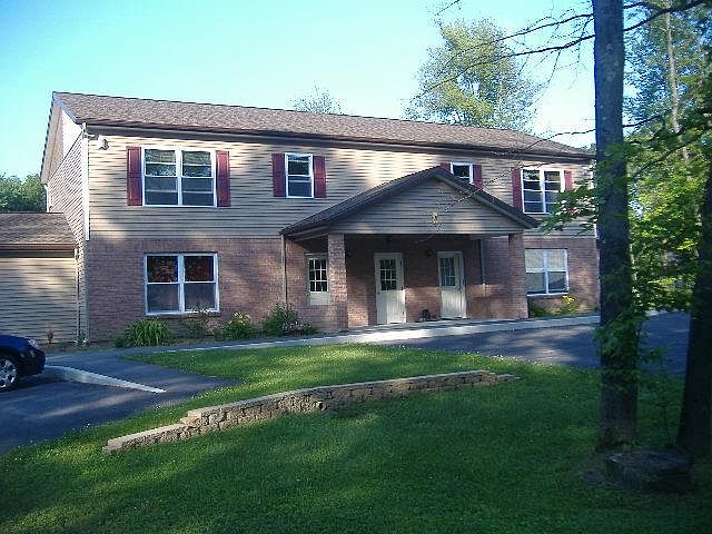 1st image of 804 Forest Ln