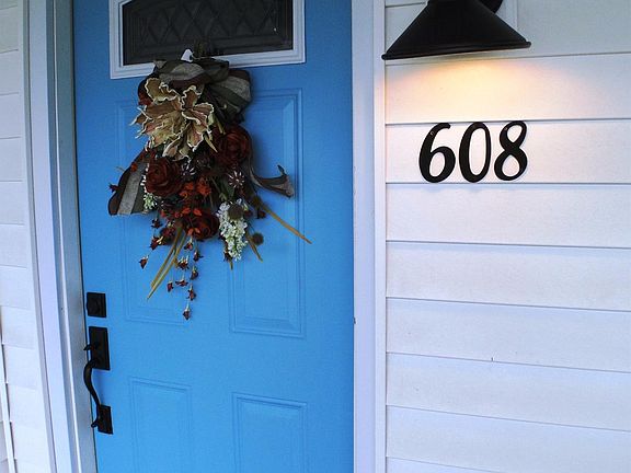 3rd image of 608 Pine Dr