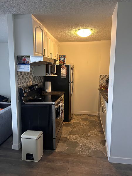 Burnaby Apartment for rent - 0 Bedrooms — photo 2
