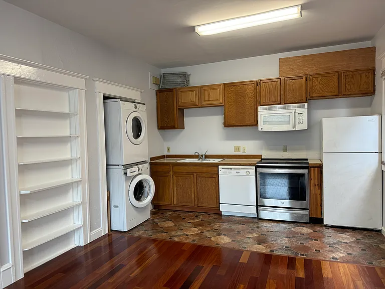 Kitchen/washer/dryer