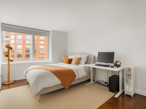 20 River Terrace image 7 of 14