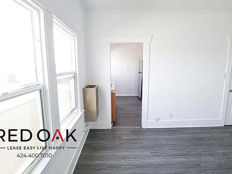 527 W 15th St #24 — Photo 6