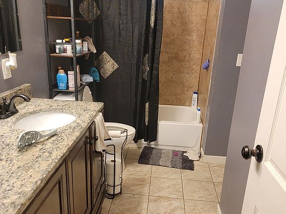 5th image of 427 Devon Ln