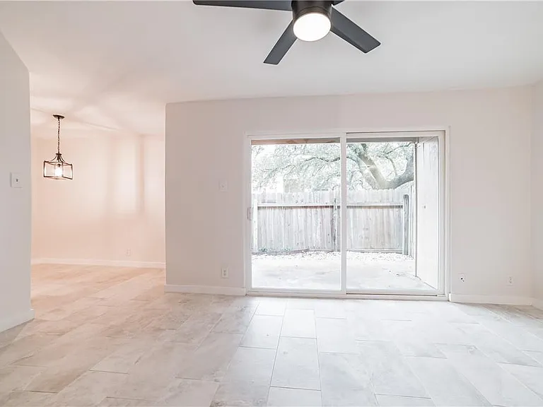 2600 Penny Ln #118 — Photo 3