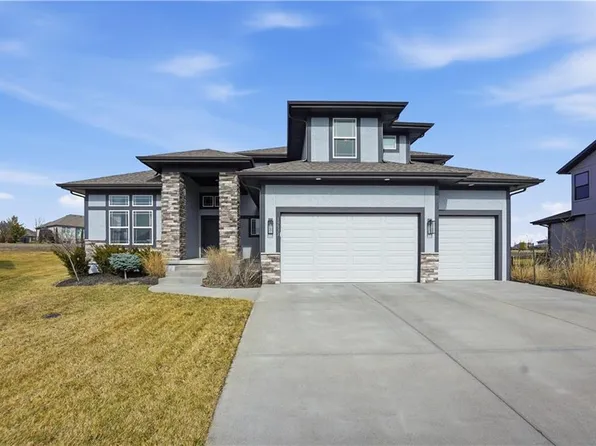 17332 Richards St, Overland Park, KS 66221