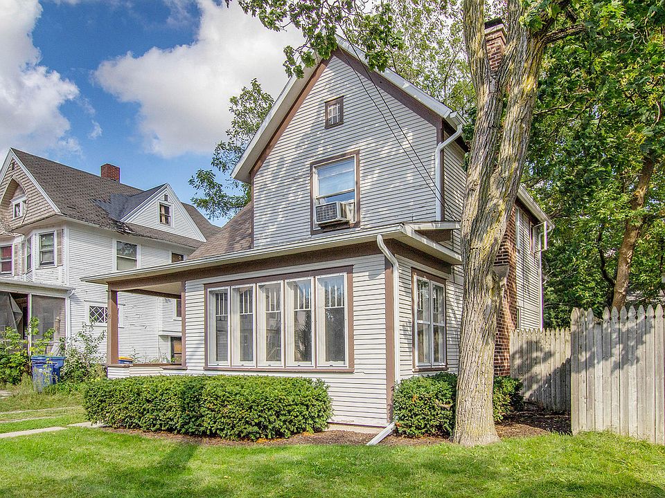 1st image of 62 Grand Ave NE