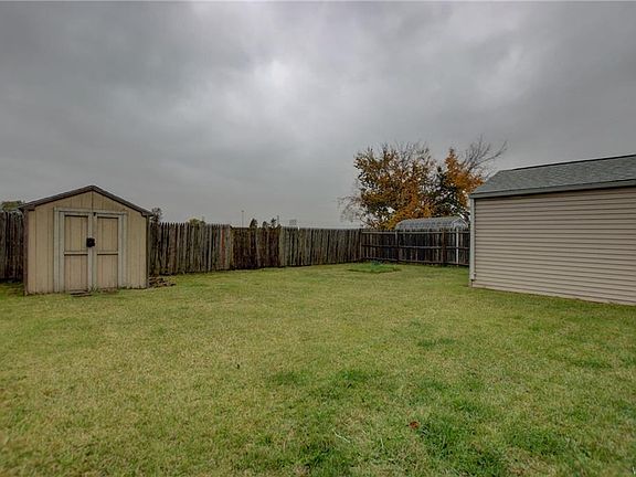 4th image of 84 Norine Dr