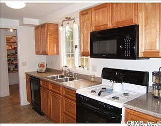 2nd image of 102 Weaverdale Ln