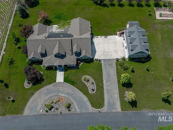 3rd image of 4047 Saint James Loop