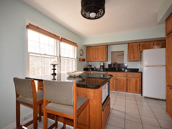 4th image of 1033 Medina Ln