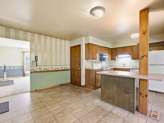 5th image of 2204 N Roxbury Ln