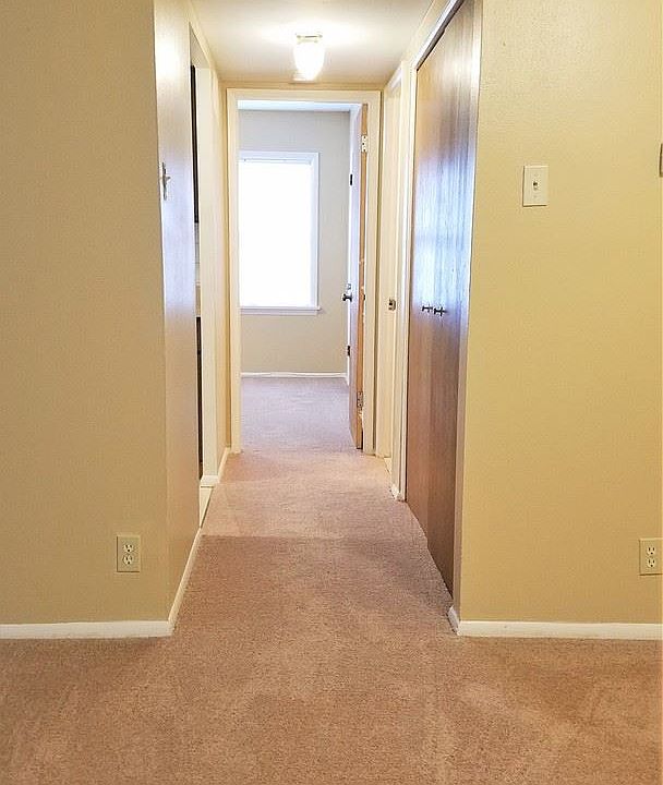 1st image of 607 Thunderbird Ct APT 3A