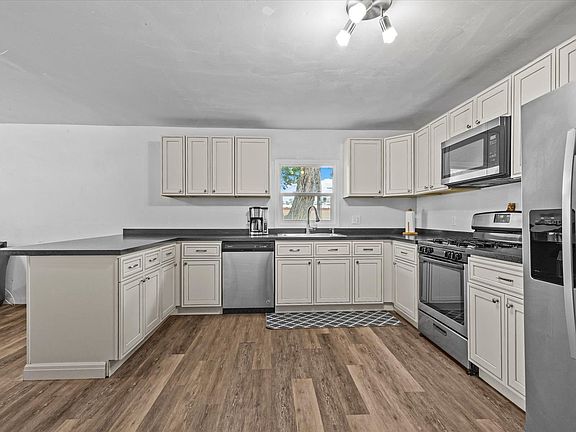 3rd image of 224 E 2nd St