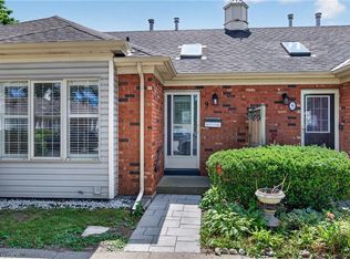 175 Fiddlers Green Rd #9, Hamilton, ON L9G 4X7