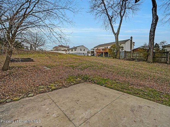 4th image of 2725 Cedar Ave