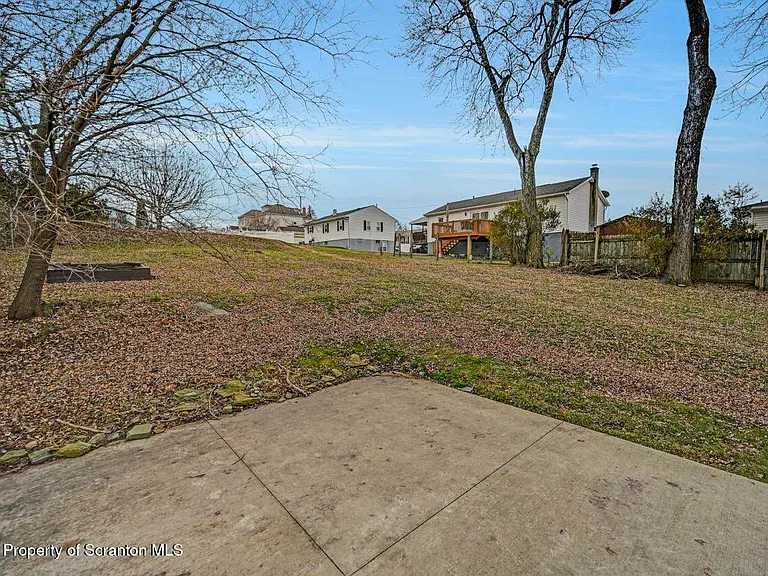 2725 Cedar Ave — Photo 4
