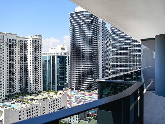 2nd image of 1000 Brickell Plz #2908
