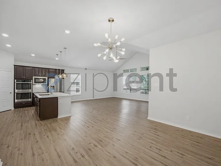 1550 Dundee Park — Photo 15