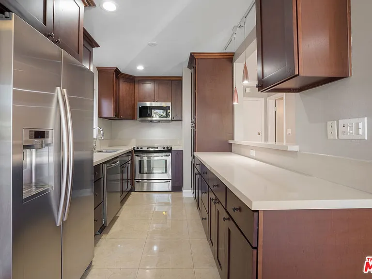 248 S Doheny Dr #6 — Photo 2