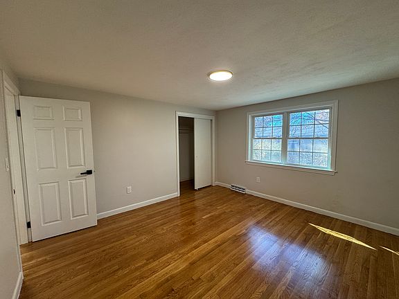 3rd image of 92 Durham Rd Unit 92