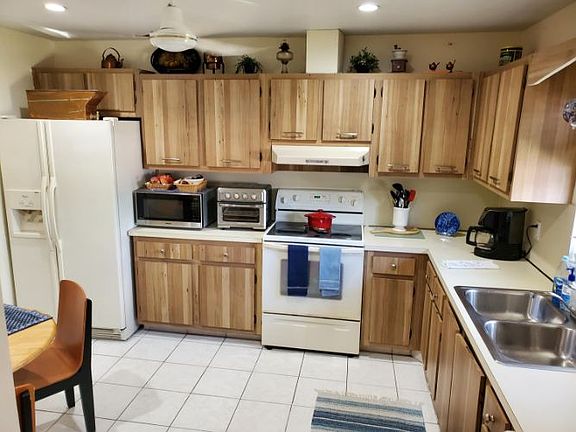3rd image of 784 Nantucket Cir APT A